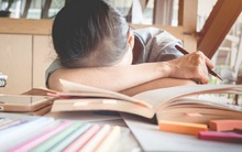Kỳ vọng quá lớn của phụ huynh khiến con cái chịu nhiều áp lực trước các kỳ thi: Chuyên gia tâm lý chỉ cách cha mẹ đồng hành cùng con đối mặt