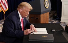 Thách thức quốc hội, Tổng thống Trump ký sắc lệnh cứu trợ Covid-19 mới