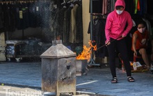 Vỉa hè, lòng đường Thủ đô 'đỏ lửa' cúng rằm tháng 7