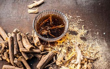 Loại rễ phổ biến trong đông y “nhỏ mà có võ” nhưng ít ai biết đến và những lưu ý khi sử dụng: Không chỉ ngọt mà còn làm dịu dạ dày, chống lại căng thẳng