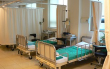 Vào bệnh viện đừng bao giờ chạm tay vào đồ vật này vì chúng chứa "siêu vi khuẩn" nguy hiểm, hãy bảo vệ mình khi ra vào viện bằng 6 cách hiệu quả