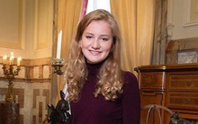 Nàng công chúa gánh trên vai vận mệnh của hoàng gia Bỉ "gây sốt" với vẻ ngoài xinh đẹp cùng khí chất của bậc nữ vương tương lai