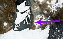 Một khối băng rộng hơn thành phố Paris vừa vỡ ra khỏi Bắc Cực, các nhà khoa học lo sợ đó là một phản ứng dây chuyền