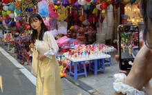 Xem nhiều mua ít, tiểu thương phố Hàng Mã thu 'phí chụp ảnh' để bù lỗ