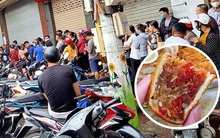 Hình ảnh xếp hàng mua bánh Trung thu gây bão mạng xã hội, chờ 2 - 3 tiếng vẫn về tay không là chuyện bình thường?