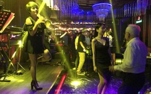 TPHCM đề xuất hỗ trợ nhân viên quán bar, karaoke, massage do ảnh hưởng của dịch COVID-19