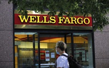 Warren Buffett tiếp tục thoái vốn khỏi ngân hàng