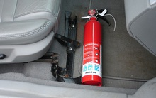 Từ hôm nay, xe ô tô dưới 9 chỗ không còn phải lắp bình chữa cháy