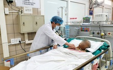 Uống nhầm tinh dầu quế, một người đàn ông bị ngộ độc nặng