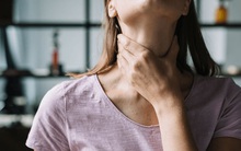 Luôn cảm thấy có gì đó "mắc nghẹn" trong cổ họng, bạn nên cẩn thận với 3 căn bệnh sau