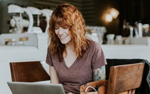 Tại sao nữ giới lại dễ mắc bệnh tuyến giáp nhiều hơn nam giới? 3 lý do sau đây sẽ khiến bạn bất ngờ