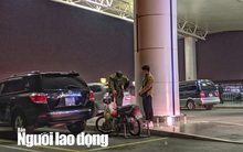 Thanh niên phi thẳng xe máy lên tầng 3 sảnh quốc tế ở sân bay Nội Bài