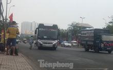 Xe dù, bến cóc 'đại náo' cửa ngõ phía Nam TPHCM