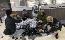 Tạm giữ gần 2000 sản phẩm mang thương hiệu Gucci, Louis Vuitton ở Bắc Giang