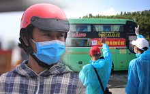Những đôi mắt đỏ hoe trên chuyến xe miễn phí đưa đồng bào hồi hương: “Nghĩ lại đoạn đường vượt mưa gió đã qua mà tôi rợn người”