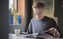 Từ cảnh chỉ đọc sách kiểu “cưỡi ngựa xem hoa”, những chiến lược sau đã biến tôi thành một bookaholic - người mê sách chính hiệu