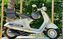Vespa 946 Christian Dior chốt giá hơn 600-700 triệu tại Việt Nam: Đi kèm phụ kiện Dior sang chảnh, đắt hơn cả Kia K3 mới ra mắt