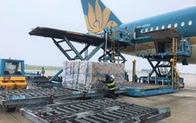 Vận chuyển 560.000 liều vắc-xin và vật tư y tế từ châu Âu về Việt Nam