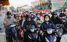 Làn sóng lao động di cư hồi hương vì Covid-19 và nỗi lo "người nghèo phải nuôi người nghèo"