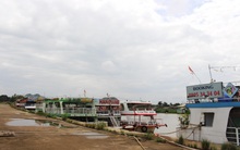 Tàu du lịch sông Hàn mỏi mòn neo bến chờ khách