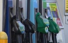 Giá xăng tăng cao kỷ lục tại Anh
