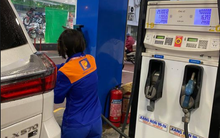 Cư dân mạng xót xa nhìn số tiền phải trả khi bơm đầy bình xăng Lexus LX 570 Super Sport