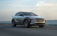 Ra mắt giữa năm 2022, SUV chạy điện đầu tiên của Toyota có gì?