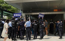 Trung Quốc đang nỗ lực "khoanh vùng" thay vì cứu Evergrande, đẩy những người này vào cảnh trắng tay vì "chúa nợ"