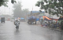 Không khí lạnh suy yếu chậm Miền Bắc ấm dần, Trung Bộ mưa lớn