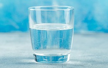 Cứ thực hiện 5 thói quen "nhỏ nhưng có võ" này khi uống nước, cholesterol trong máu sẽ giảm đáng kể: Cách đầu tiên đơn giản nhất nhưng ai cũng quên