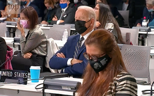 Vì sao 22 giây "ngủ gật" của Tổng thống Biden lại khiến cả nước Mỹ kinh sợ?