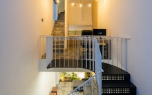 Nhà nhỏ ở Sài Gòn chơi chiêu "tịnh tiến không gian", hack diện tích cực đỉnh cho gia đình 5 người để ai cũng phải có phòng riêng