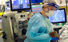 Vì sao Chính phủ Mỹ đặt mua trước 10 triệu liều thuốc điều trị COVID-19 của Pfizer dù thuốc chưa được cấp phép?