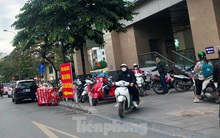 Bãi xe phục vụ khách đi tàu Cát Linh - Hà Đông 'chặt chém' giá