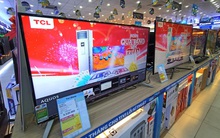 Chạy đua Black Friday, tivi khuyến mãi khủng - có mẫu giảm hơn 170 triệu đồng