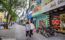 Giảm giá sốc đến 90%, 'phố mua sắm' vẫn ảm đạm ngày Black Friday