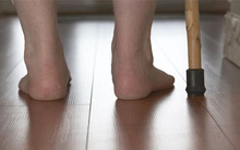 Mẹ đi lại không vững, tưởng chỉ là cơn đau khi trái gió trở trời, tôi quặn lòng khi hay tin mẹ bị ung thư, thời gian không còn nhiều...