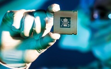 Cơn khủng hoảng của ngành công nghiệp 500 tỷ USD đang tạo ra một thế lực mới - "quyền sinh sát" giờ đây nằm trong tay những "kẻ tí hon chỉ biết làm thuê, bị bùng hợp đồng như cơm bữa"