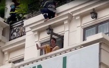 Cận cảnh cuộc giải cứu nghẹt thở cô gái định nhảy lầu tự tử trong KDC City Land ở Sài Gòn