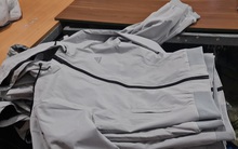 Phát hiện cơ sở gia công gần 2.000 áo khoác giả mạo nhãn hiệu Adidas