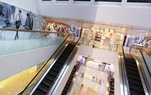 Cháy Trung tâm Thương mại thế giới, hàng chục người mắc kẹt