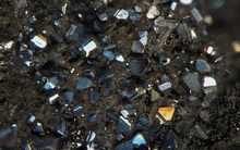 Kim loại "nắm giữ cả tương lai thế giới": Việt Nam xuất khẩu vị trí hàng đầu toàn cầu