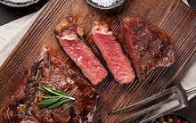 Muốn ngủ ngon giấc, bạn hãy bắt đầu bằng cách tránh tuyệt đối dùng 10 loại thực phẩm vào buổi tối