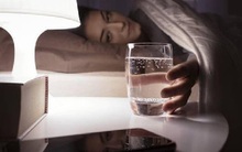 Nước đun sôi để nguội là "liều thuốc trường thọ" miễn phí, nhưng có 2 thời điểm không phù hợp để uống cần nhớ kỹ