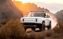 ‘Bom tấn’ làng xe điện Rivian vừa bàn giao 2 chiếc SUV đầu tiên nhưng khách hàng lại là CEO, CFO của hãng – khách khác phải chờ ‘đến mùa quýt’
