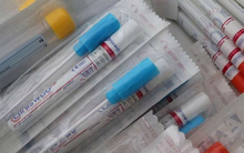 Người Mỹ tranh mua kit xét nghiệm Covid