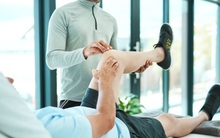 “Cuộc cách mạng” trong phòng chống loãng xương: 5 ĐIỂM nhỏ này, người trung niên và cao tuổi nên làm tốt!