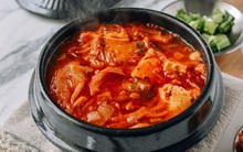 3 loại thực phẩm nhiều người yêu thích chứa đầy vi khuẩn có thể "khoan thủng" dạ dày, nên ăn càng ít càng tốt