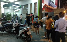 Tết năm nay sẽ hết cảnh xếp hàng rút tiền ATM?