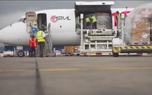 Từ thiên nga của bầu trời, 2 chiếc Boeing 787 Dreamliners vừa bị biến thành ngựa thồ và đây là lý do